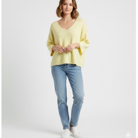 Made in Italy Sweaters - Italian Collection V-Neck Yellow Sweater